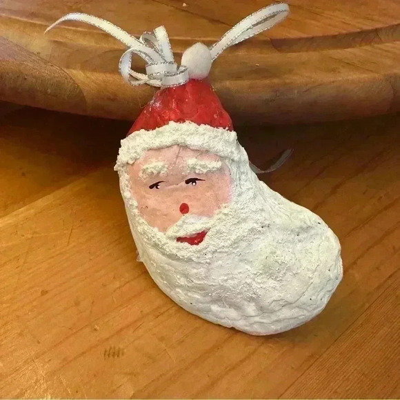 Handmade Santa shell Christmas ornament - Picture 1 of 6